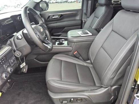 Used 2025 Chevrolet Suburban LT w/ Comfort Package RWD image 6