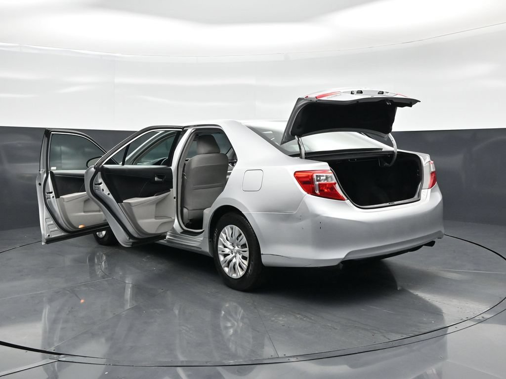 Used 2014 Toyota Camry LE FWD image 28