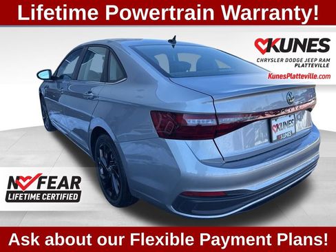 Used 2025 Volkswagen Jetta SE w/ Sunroof Package FWD image 7