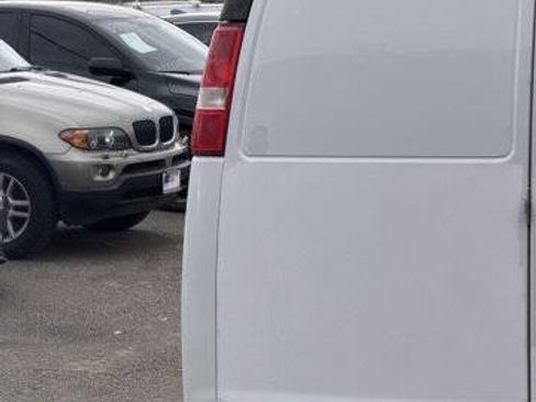 Used 2019 Chevrolet Express 3500 w/ Driver Convenience Package image 6