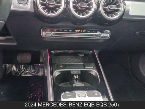 Used 2024 Mercedes-Benz EQB 250+ image 23