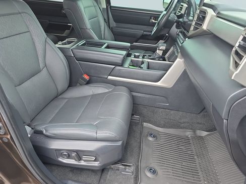 Used 2024 Toyota Tundra Limited AWD/4WD image 34