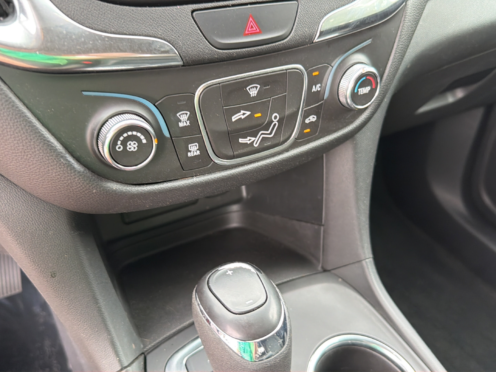 Used 2020 Chevrolet Equinox LT FWD image 25