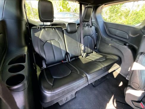 Used 2025 Chrysler Pacifica Select FWD image 38