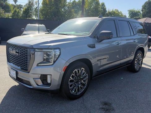 Used 2023 GMC Yukon Denali Ultimate AWD/4WD image 3