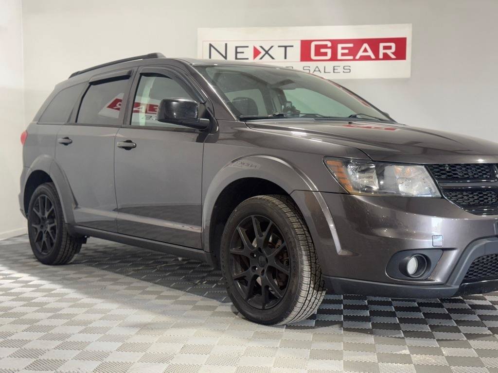 Used 2016 Dodge Journey SXT w/ Blacktop Package FWD image 2