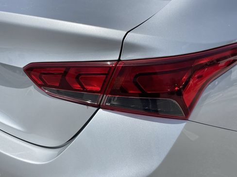 Used 2020 Hyundai Accent SE FWD image 7