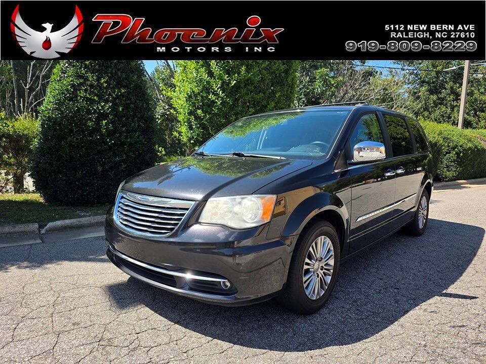 Used 2015 Chrysler Town & Country Touring-L w/ Driver Convenience Group FWD image 1