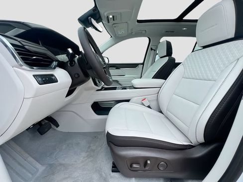 New 2026 GMC Acadia Denali w/ Super Cruise Package FWD image 15
