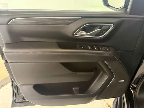 Used 2024 GMC Yukon SLT image 10