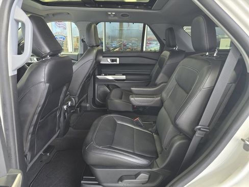 Used 2022 Ford Explorer Limited w/ Equipment Group 301A image 11