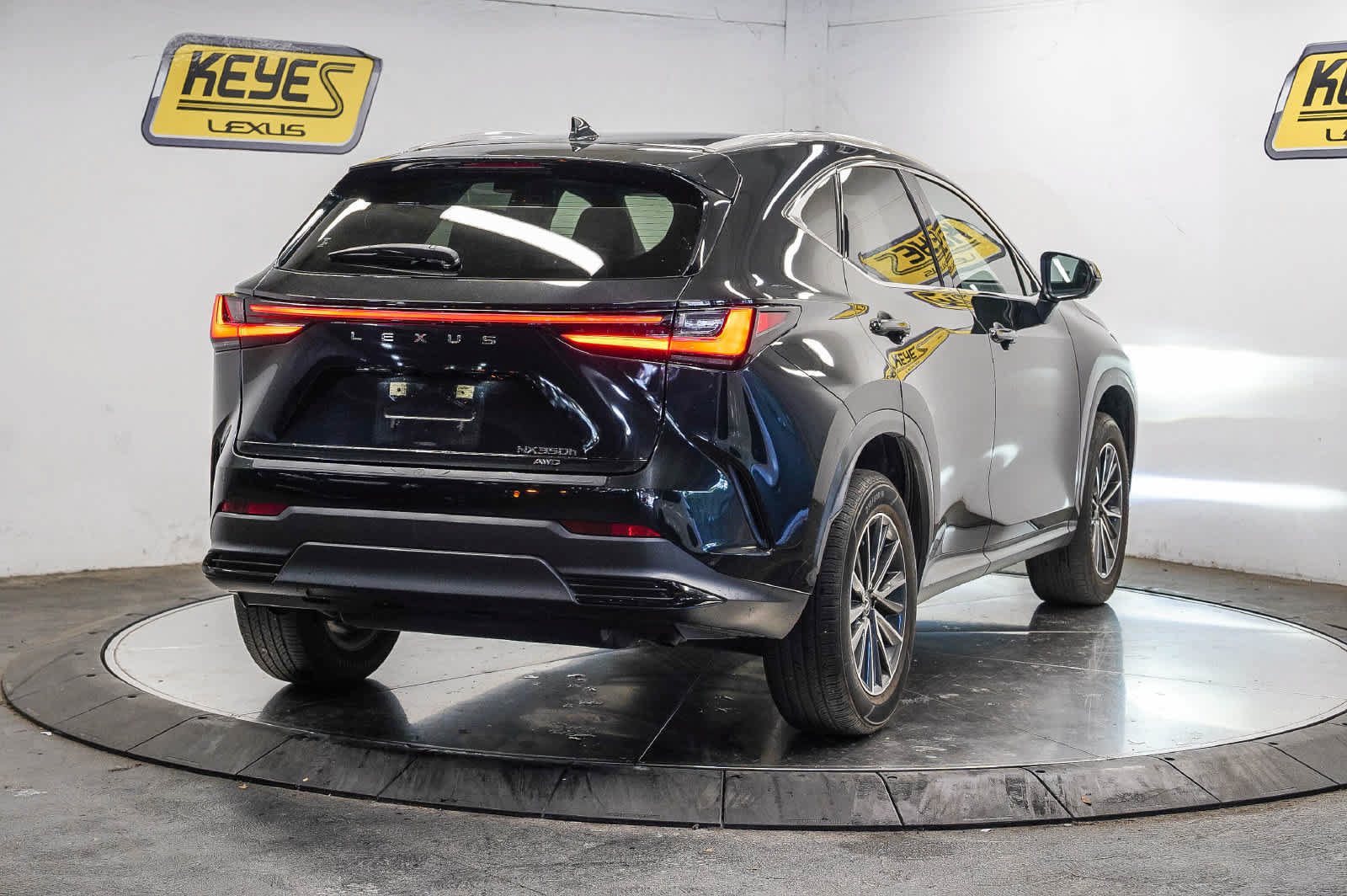 Used 2024 Lexus NX 350h AWD w/ Vision Package image 4
