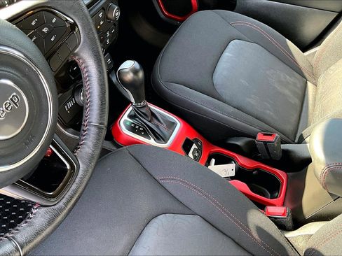 Used 2022 Jeep Renegade Trailhawk AWD/4WD image 15