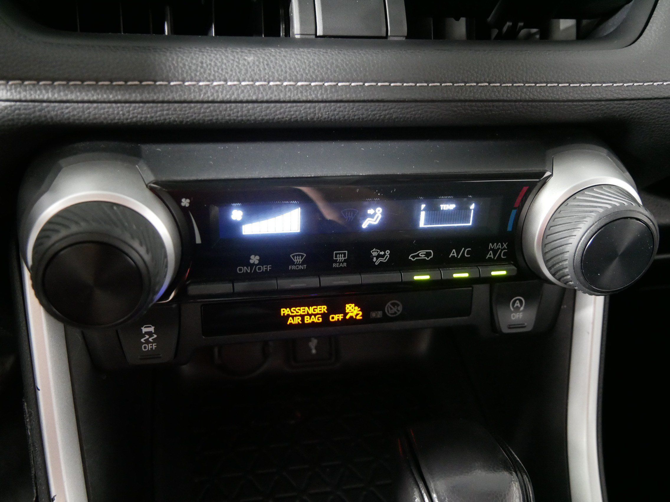 Used 2022 Toyota RAV4 LE AWD/4WD image 23