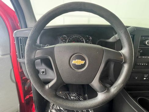 Used 2015 Chevrolet Express 2500 image 17