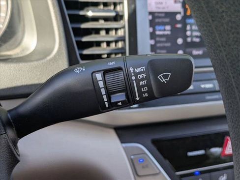 Used 2018 Hyundai Elantra SEL FWD image 12