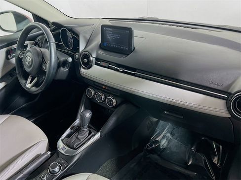 Certified 2020 Toyota Yaris XLE image 25