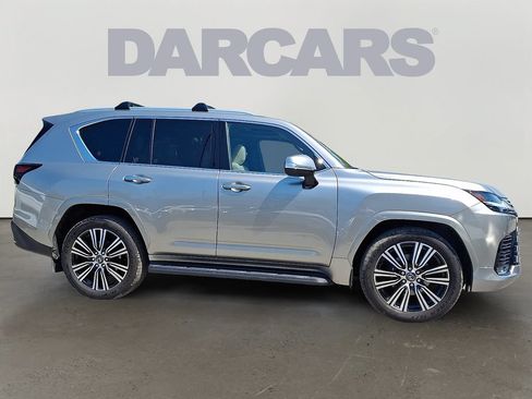 Used 2026 Lexus LX 600 4WD w/ Luxury Package image 8