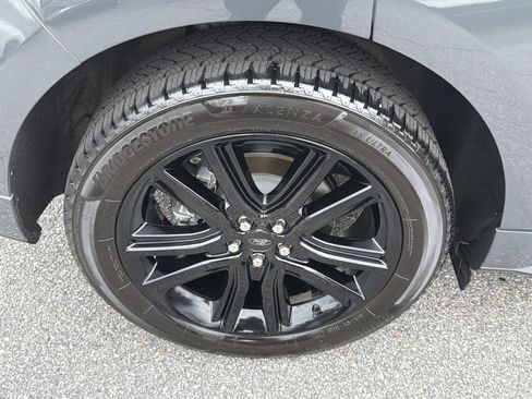 Used 2021 Ford Edge ST-Line image 27