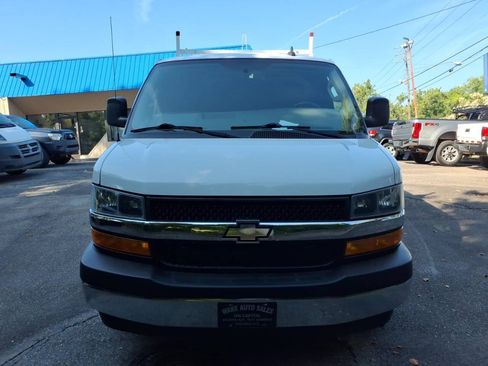 Used 2018 Chevrolet Express 2500 w/ Driver Convenience Package RWD image 16