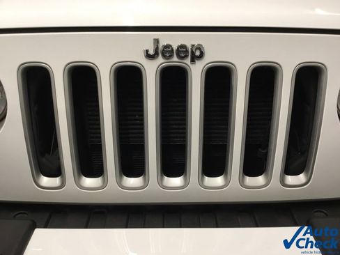 Used 2016 Jeep Wrangler Sahara AWD/4WD image 21