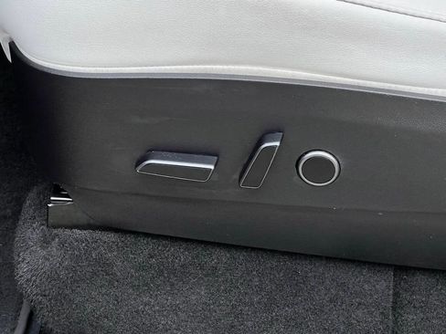 Used 2021 Tesla Model Y Long Range image 34