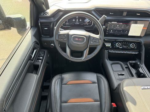 Used 2025 GMC Sierra 2500 AT4 w/ AT4 Premium Plus Package AWD/4WD image 11