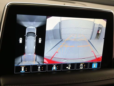 Used 2021 Chevrolet Tahoe Z71 w/ Z71 Off-Road Package image 11