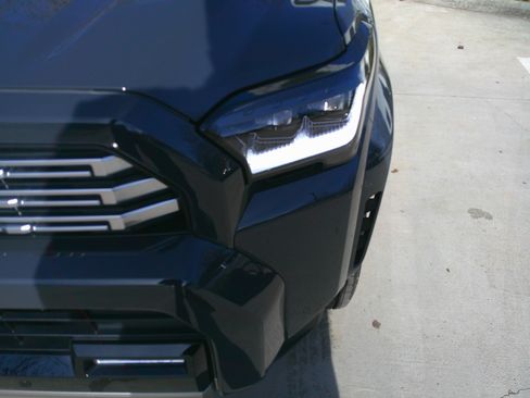 Used 2025 Toyota 4Runner Limited image 7