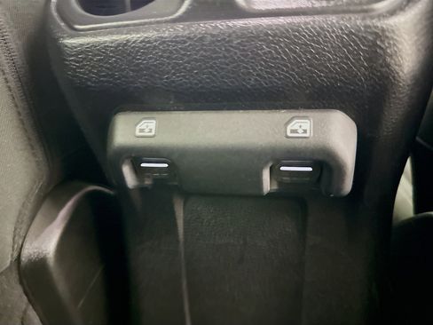 Used 2018 Jeep Wrangler Unlimited Sport S image 31