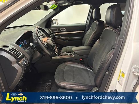 Used 2019 Ford Explorer XLT w/ Equipment Group 202A image 6