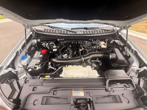 Used 2025 Ford Expedition Active AWD/4WD image 30