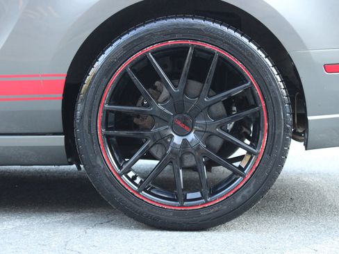 Used 2014 Ford Mustang Coupe RWD image 24