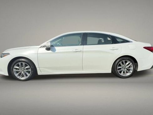 Used 2022 Toyota Avalon XLE w/ Moonroof Package image 38