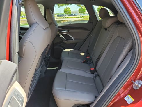 Used 2025 Audi Q5 Premium Plus w/ Premium Plus image 16