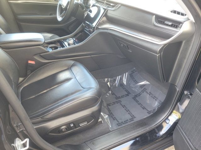 Used 2023 Jeep Grand Cherokee Limited RWD image 11