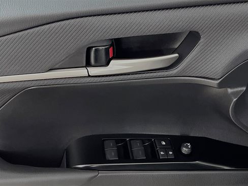 Used 2025 Toyota Camry SE w/ Convenience Package image 17