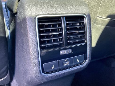 Used 2017 Volkswagen Passat 1.8T SEL Premium image 32