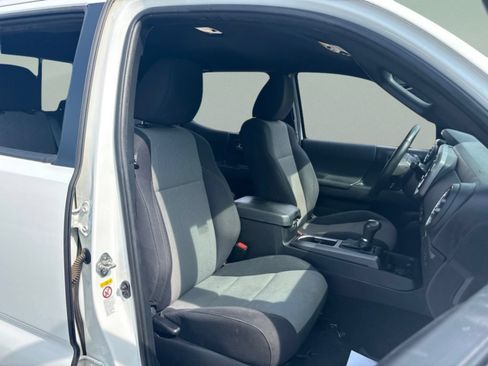 Used 2020 Toyota Tacoma TRD Sport AWD/4WD image 28