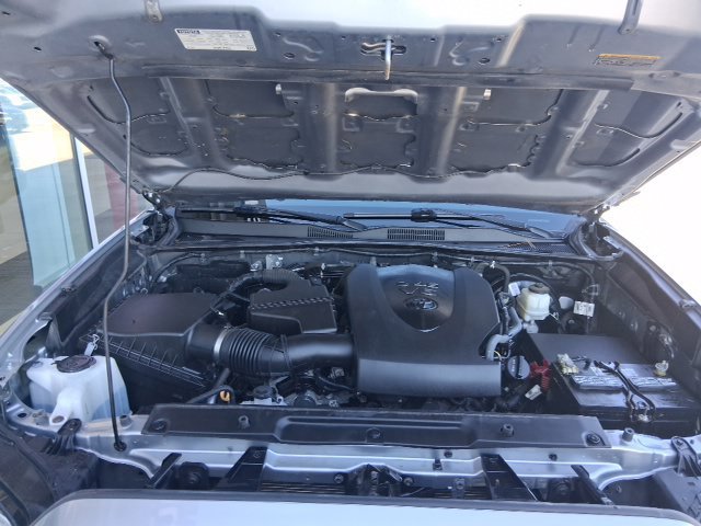 Used 2021 Toyota Tacoma Limited AWD/4WD image 4