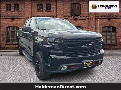 Used 2021 Chevrolet Silverado 1500 LT Trail Boss w/ Convenience Package II AWD/4WD image 1