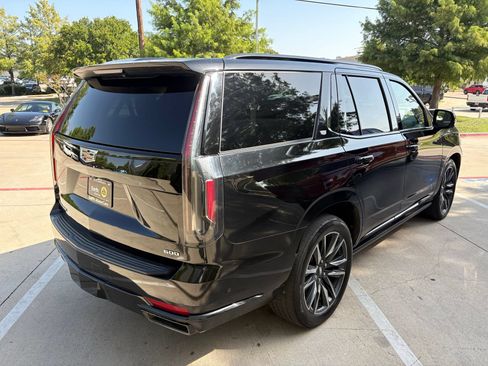 Used 2023 Cadillac Escalade Sport Platinum AWD/4WD image 4