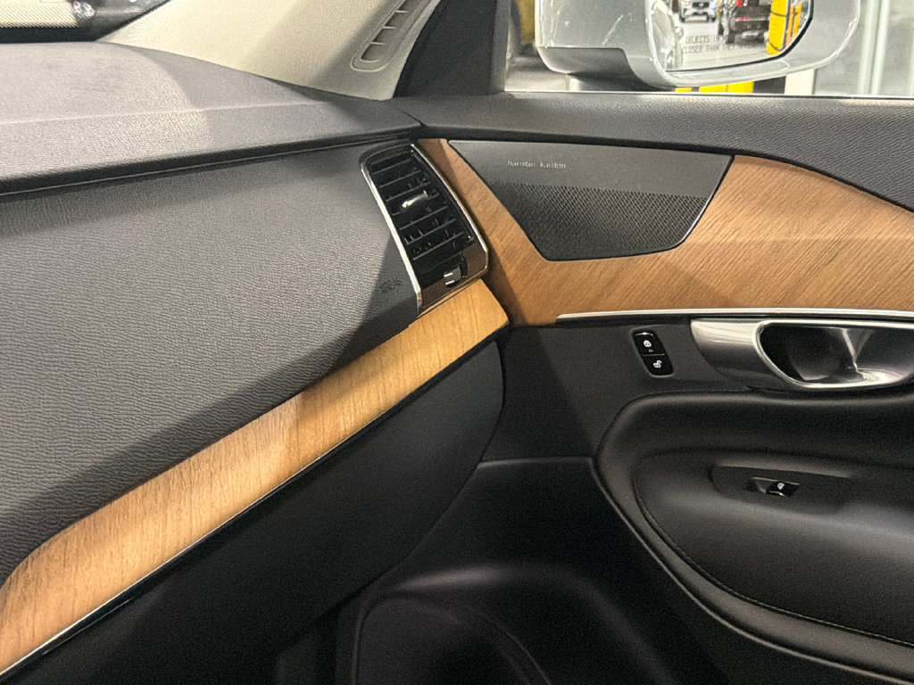 Certified 2024 Volvo XC90 T8 Plus w/ Protection Package Premier AWD/4WD image 18