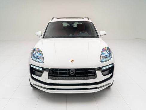 Certified 2026 Porsche Macan AWD/4WD image 6