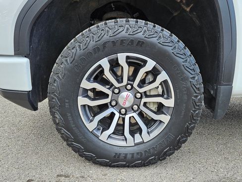 Used 2023 GMC Sierra 1500 AT4 w/ AT4 Preferred Package image 11