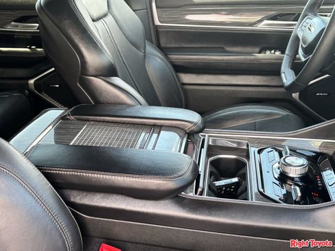 Used 2022 Jeep Wagoneer Series III AWD/4WD image 13