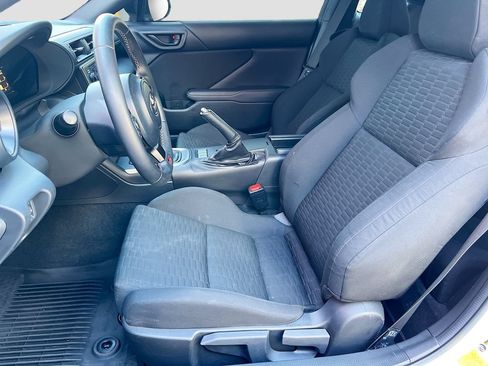 Used 2023 Toyota GR86 w/ ALL Weather Mat Package (TMS) RWD image 19