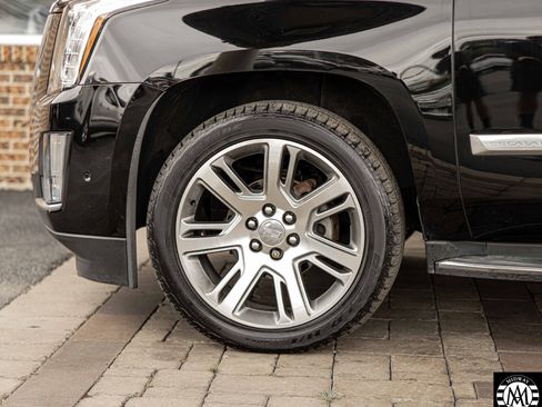 Used 2018 Cadillac Escalade ESV Luxury image 8