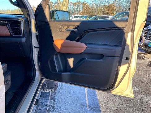 Used 2024 GMC Canyon AT4 w/ AT4 Premium Package image 11