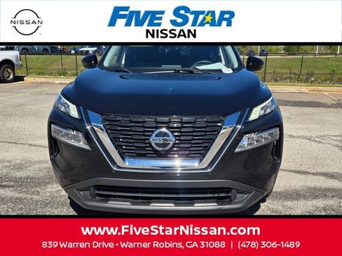 Used 2022 Nissan Rogue SV image 2